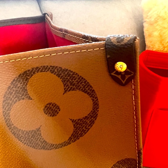 Beautiful Louis Vuitton Reverse On the go GM tote bag! - Picture 6 of 14